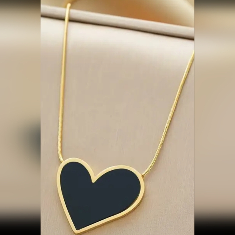 Heart Enamel Gold Tone Necklace 16" + 2" Extension Black - Picture 2 of 2